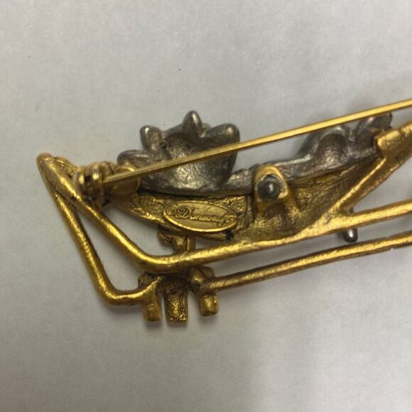 Danecraft vintage cat in hammock 2 toned brooch pin - Picture 7 of 7